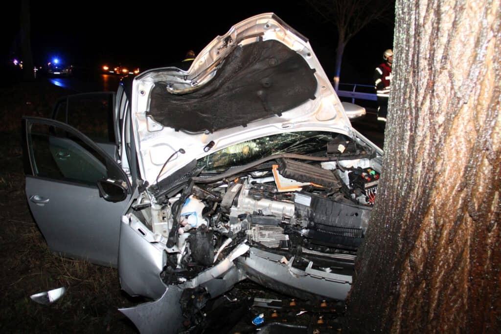 Tödlicher Unfall Auf Der Bundesstraße 3 Bei Hohnstedt – Kreisfeuerwehr ...